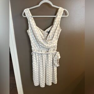 Express Cream and White Wrap Tie Front Dress size 4